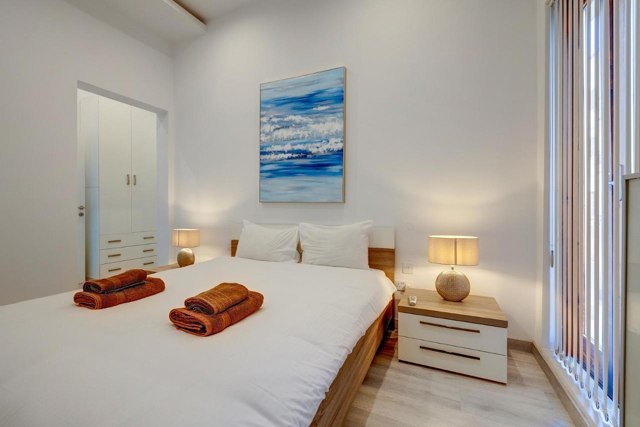 Picturesque Sliema Pad Steps From The Seafront Apartment Exterior photo