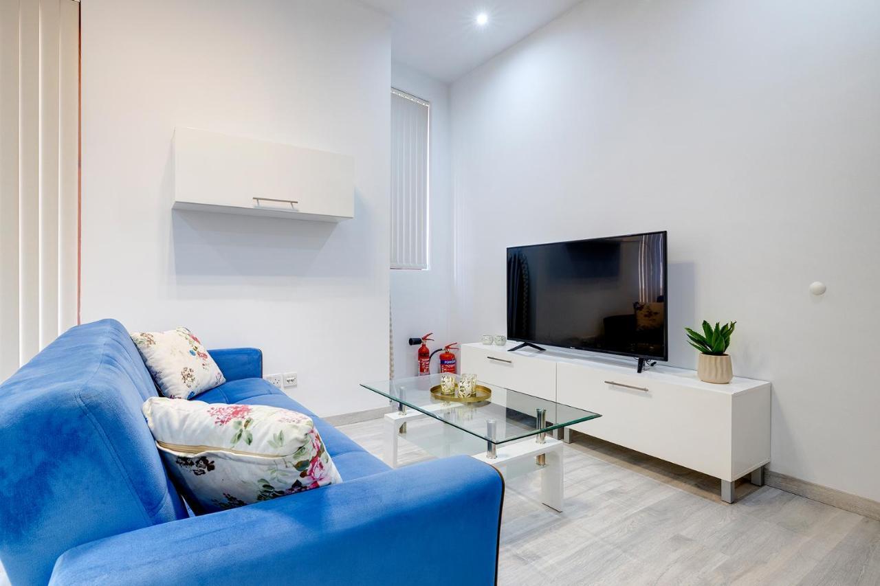 Picturesque Sliema Pad Steps From The Seafront Apartment Exterior photo