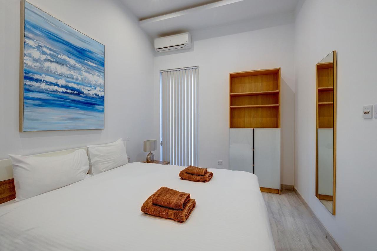 Picturesque Sliema Pad Steps From The Seafront Apartment Exterior photo